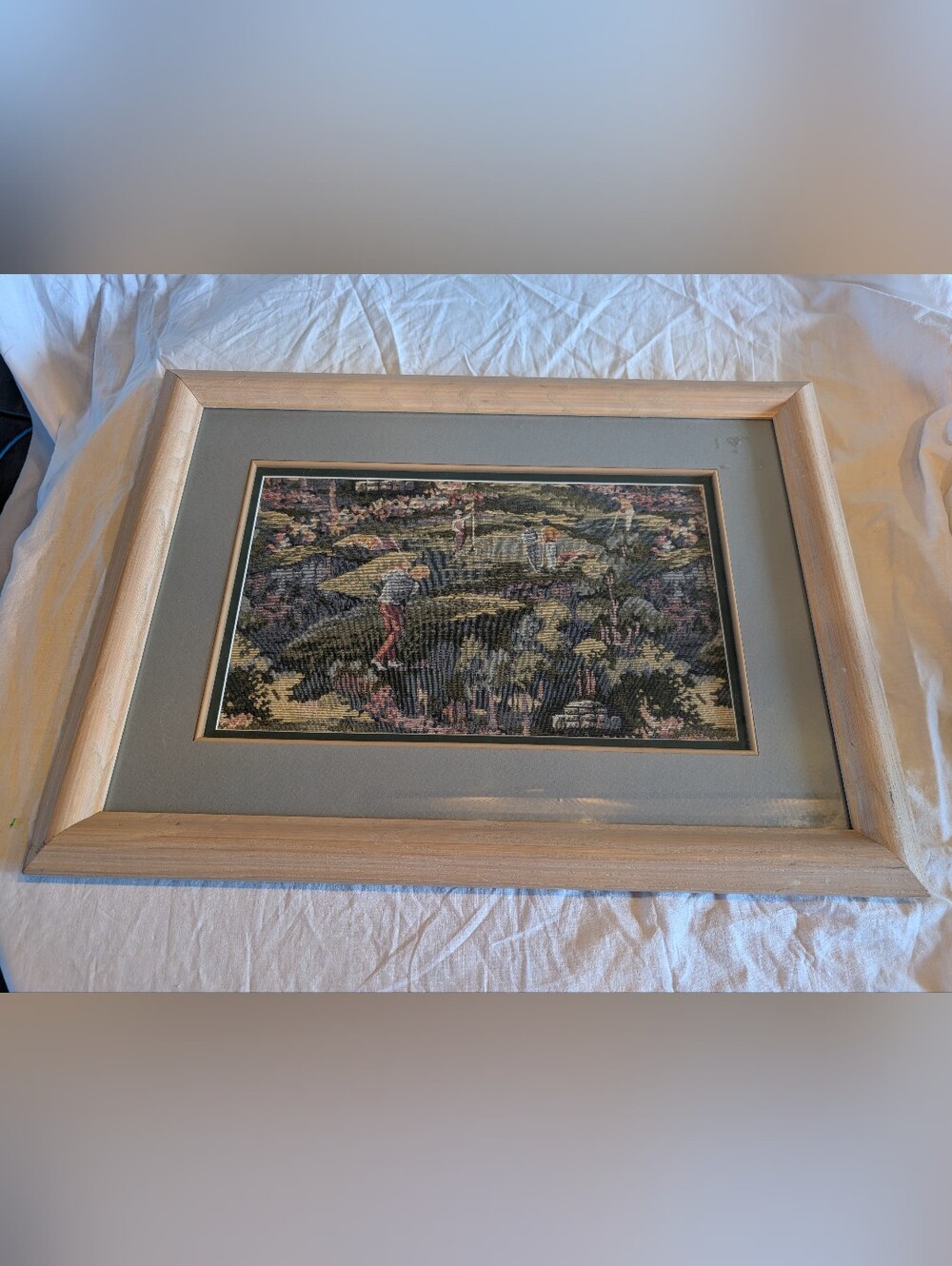 2/100$.Vintage Golf Needlepoint Wall Art in Green and Tan